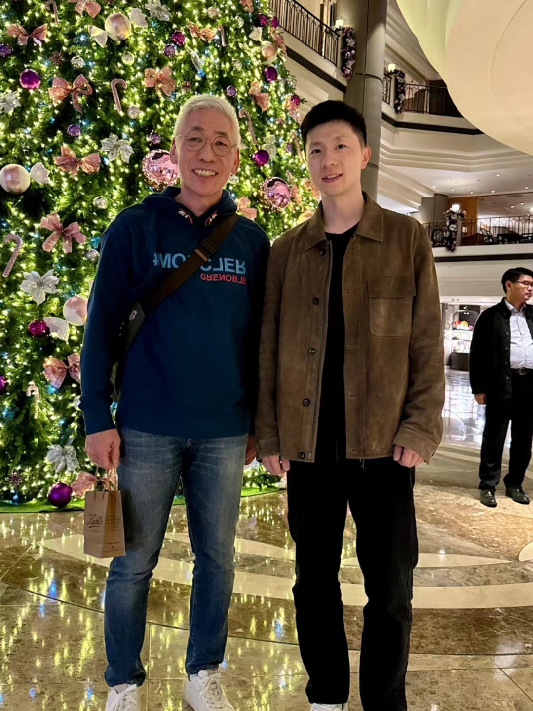 详细阅读:马龙一家四口照片(马龙一家四口照片马龙的爸妈照片) 马龙一家四口照片(马龙一家四口照片马龙的爸妈照片)
